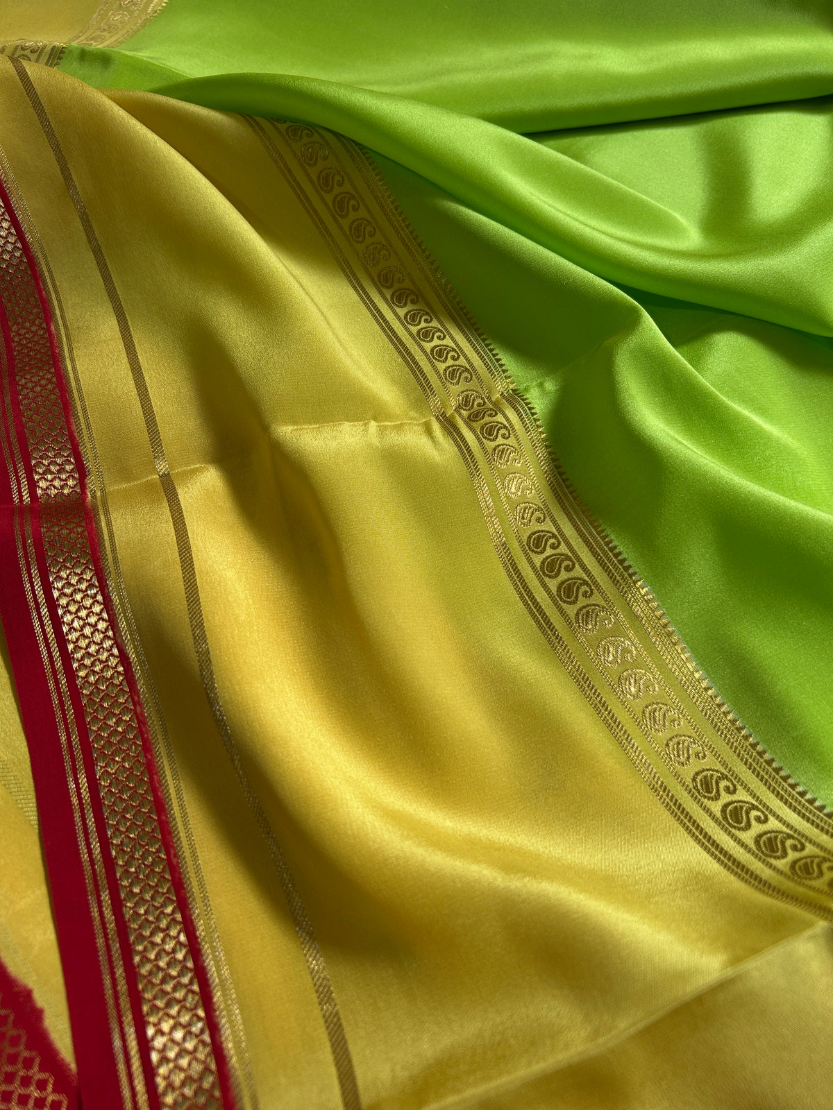 Triguna (3D) : Pista green-pastel yellow-red