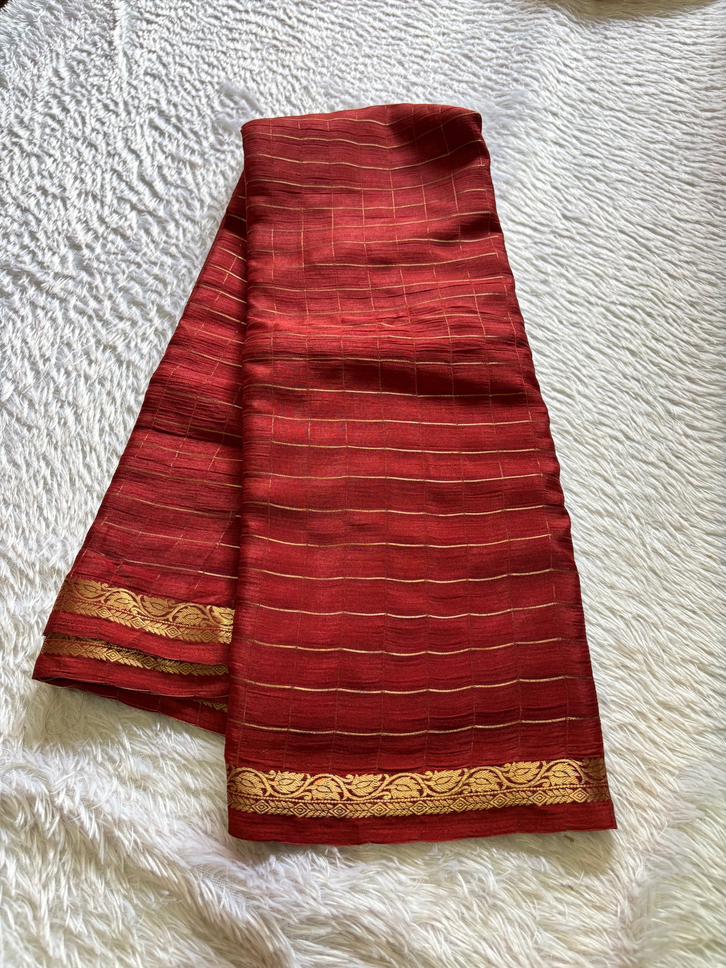 SS132 : Solid Maroon
