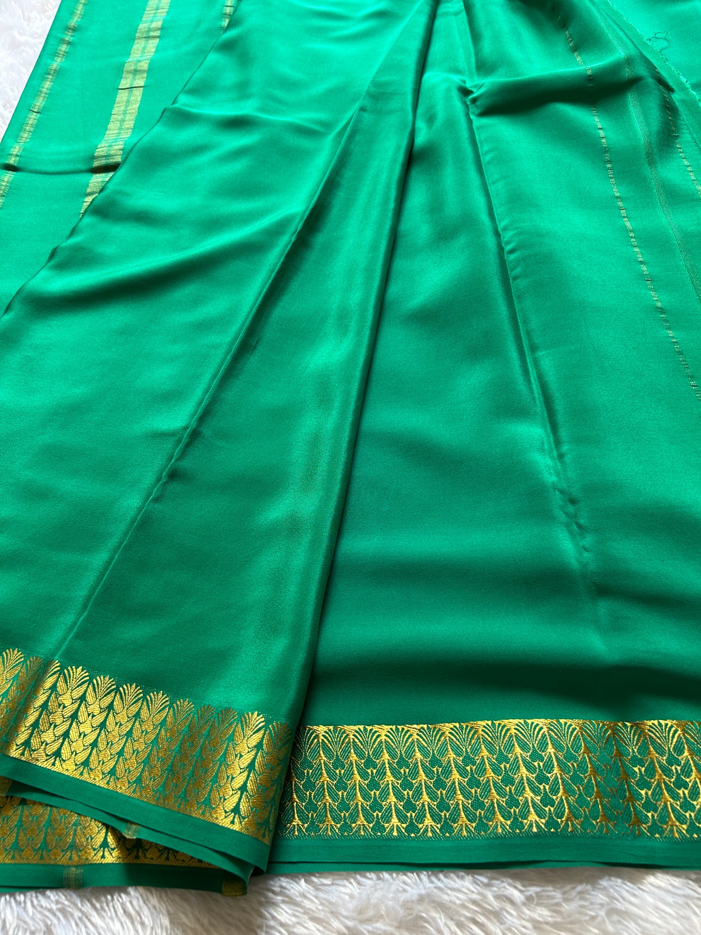 Vinutha : Solid light emerald green