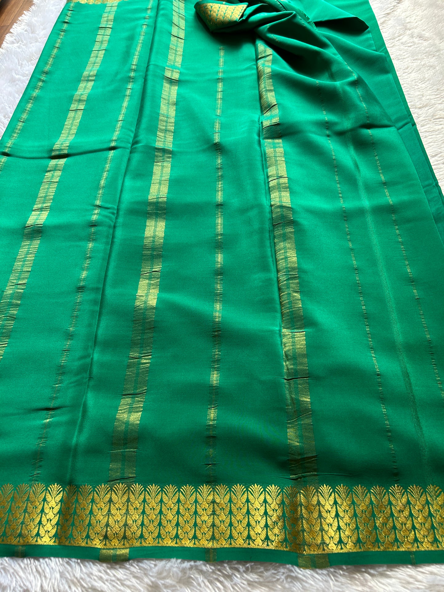 Vinutha : Solid light emerald green