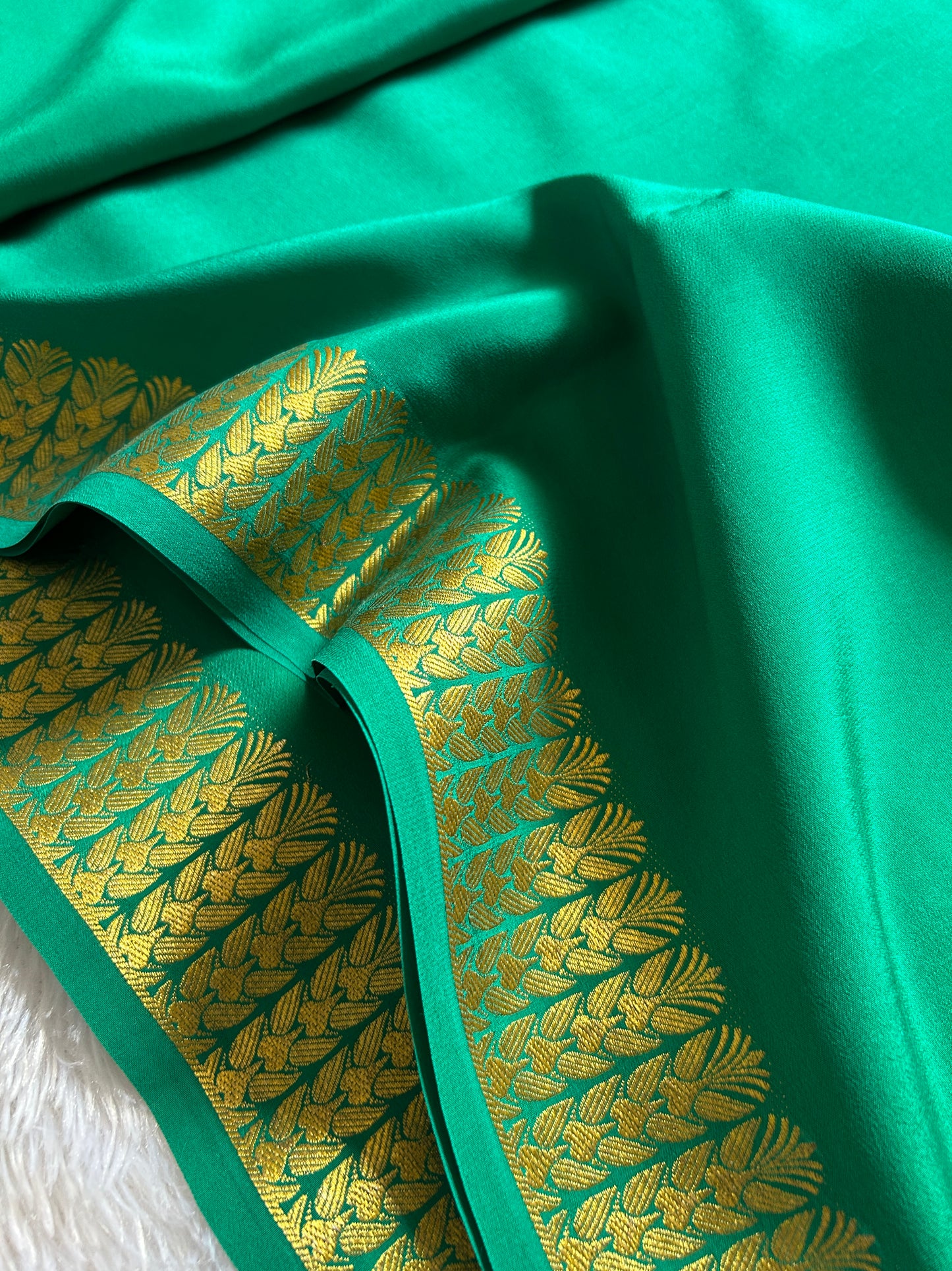Vinutha : Solid light emerald green
