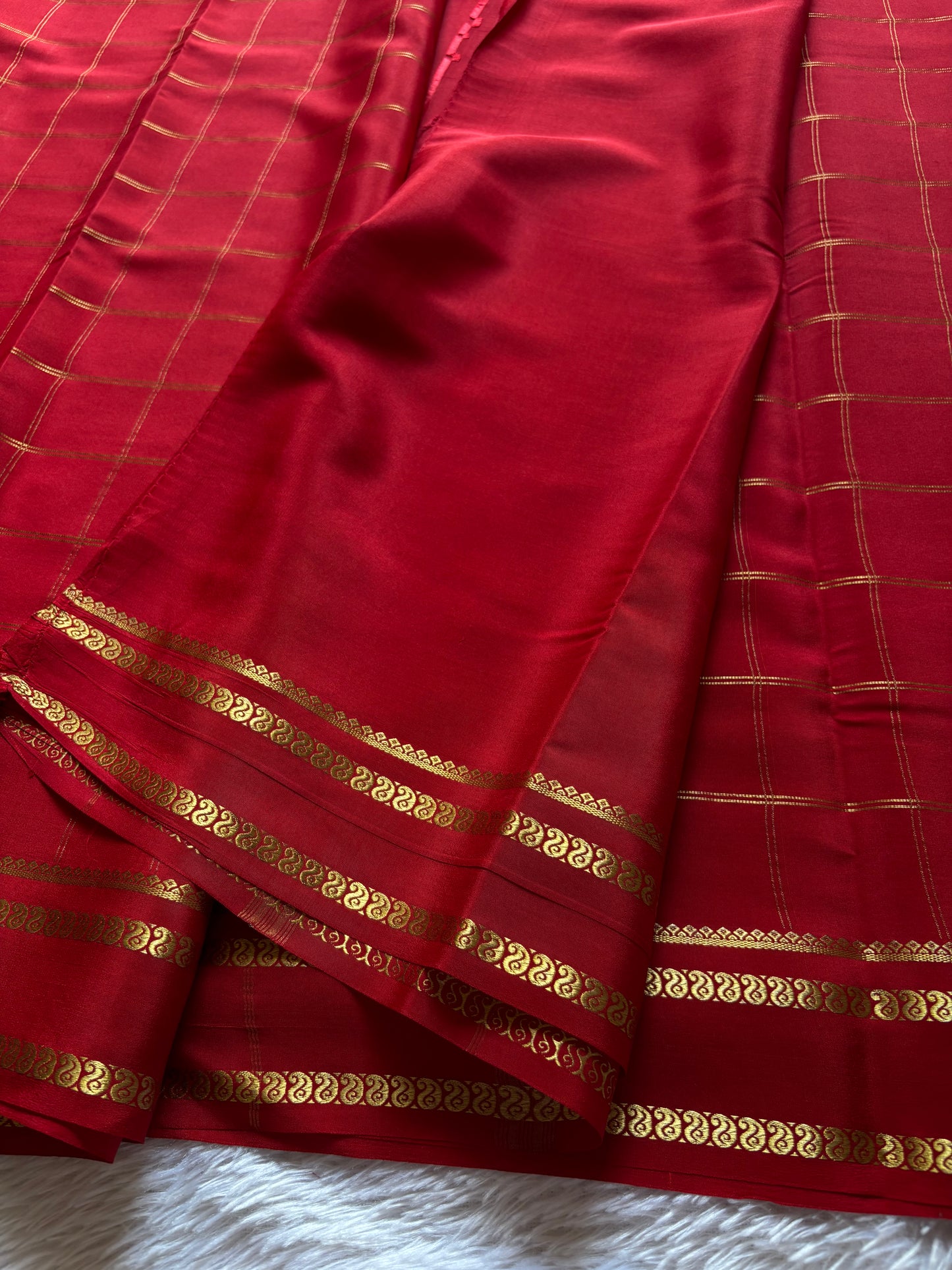 Moulya : Solid Dark red