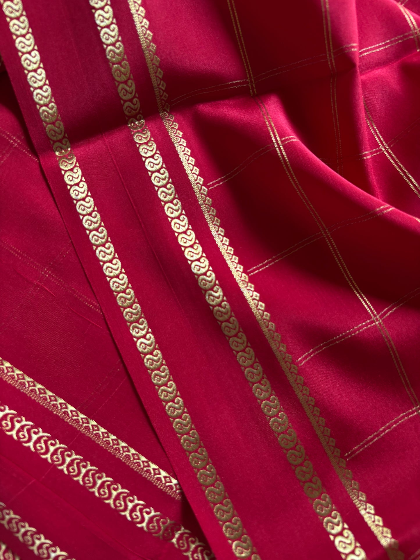 Moulya : Solid Dark red