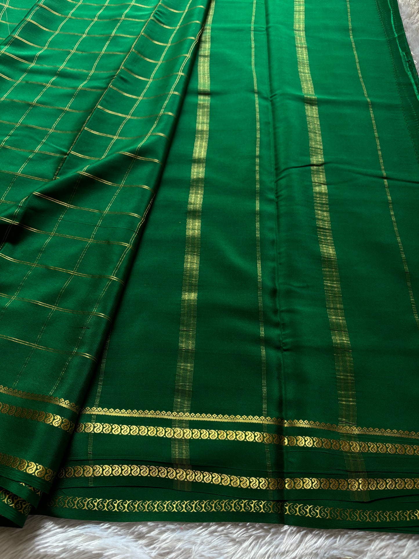 Moulya : Solid Bottle green