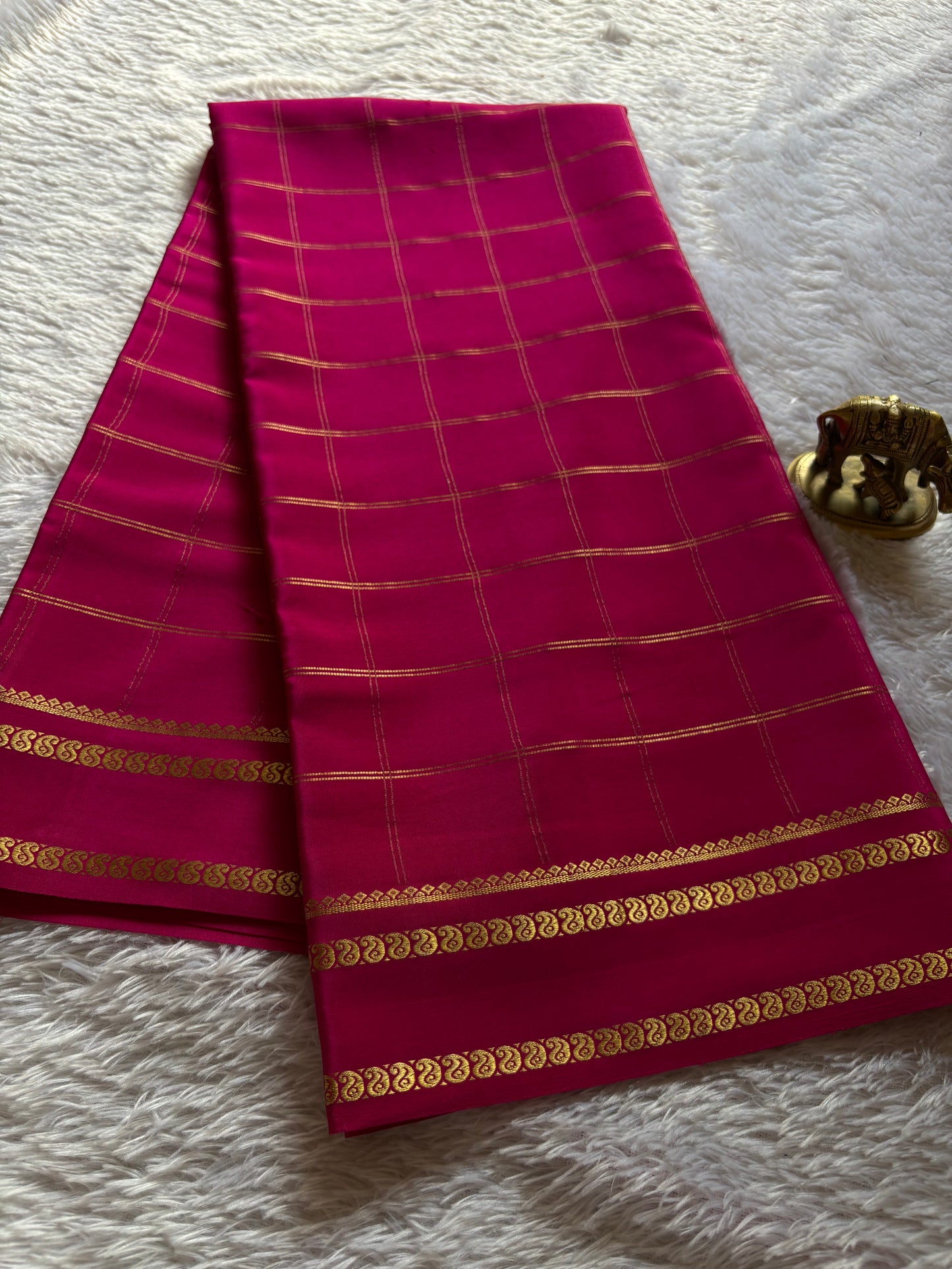 Moulya : Solid Rani pink
