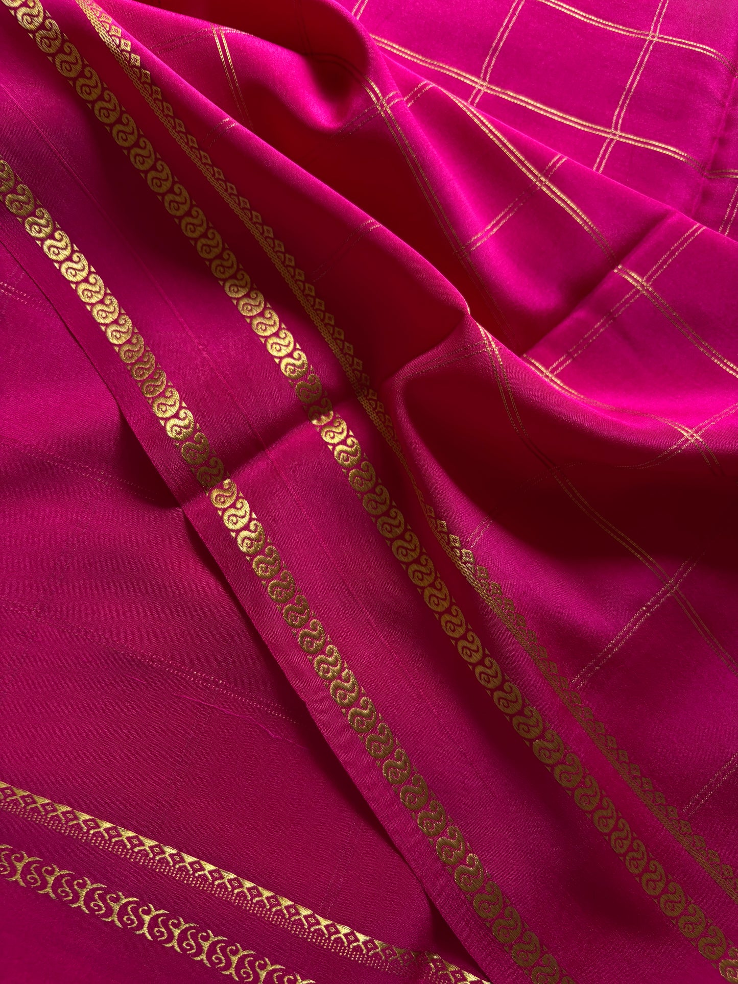 Moulya : Solid Rani pink