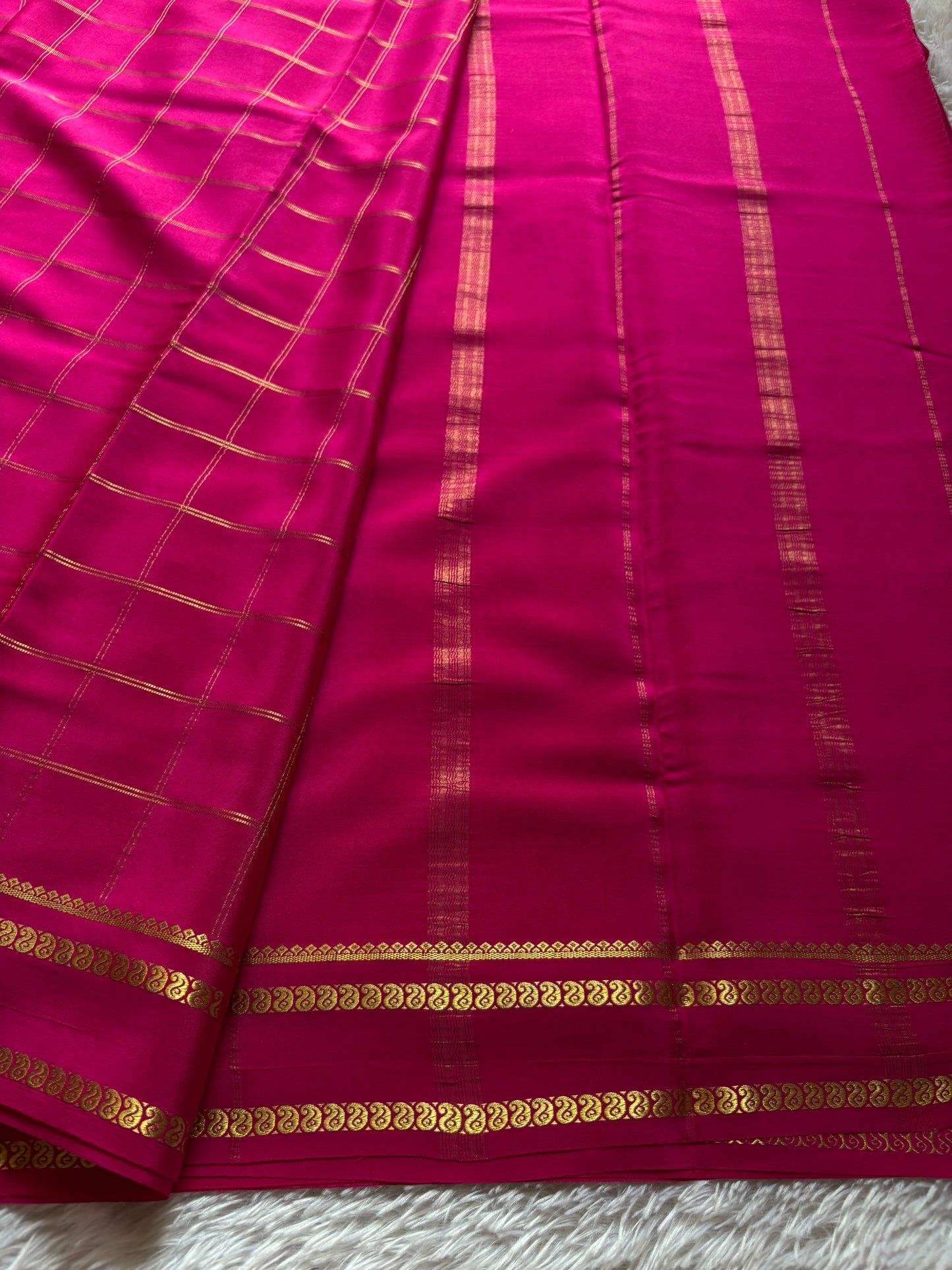 Moulya : Solid Rani pink