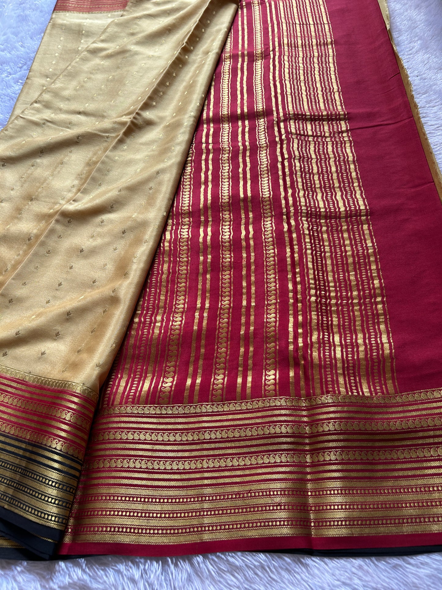 Manasa (3D) : Beige-maroon-black
