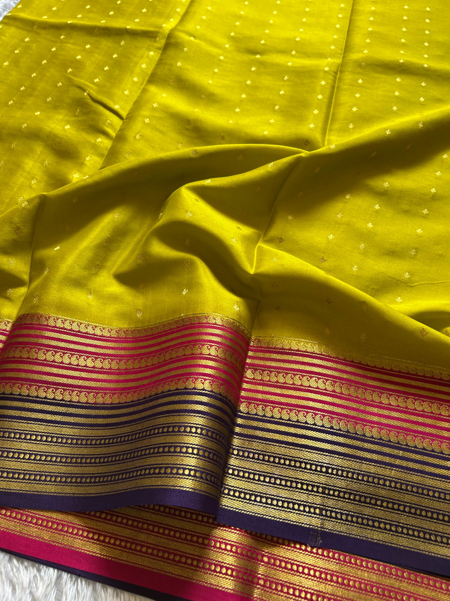 Manasa (3D) : Olive-pink-navy blue