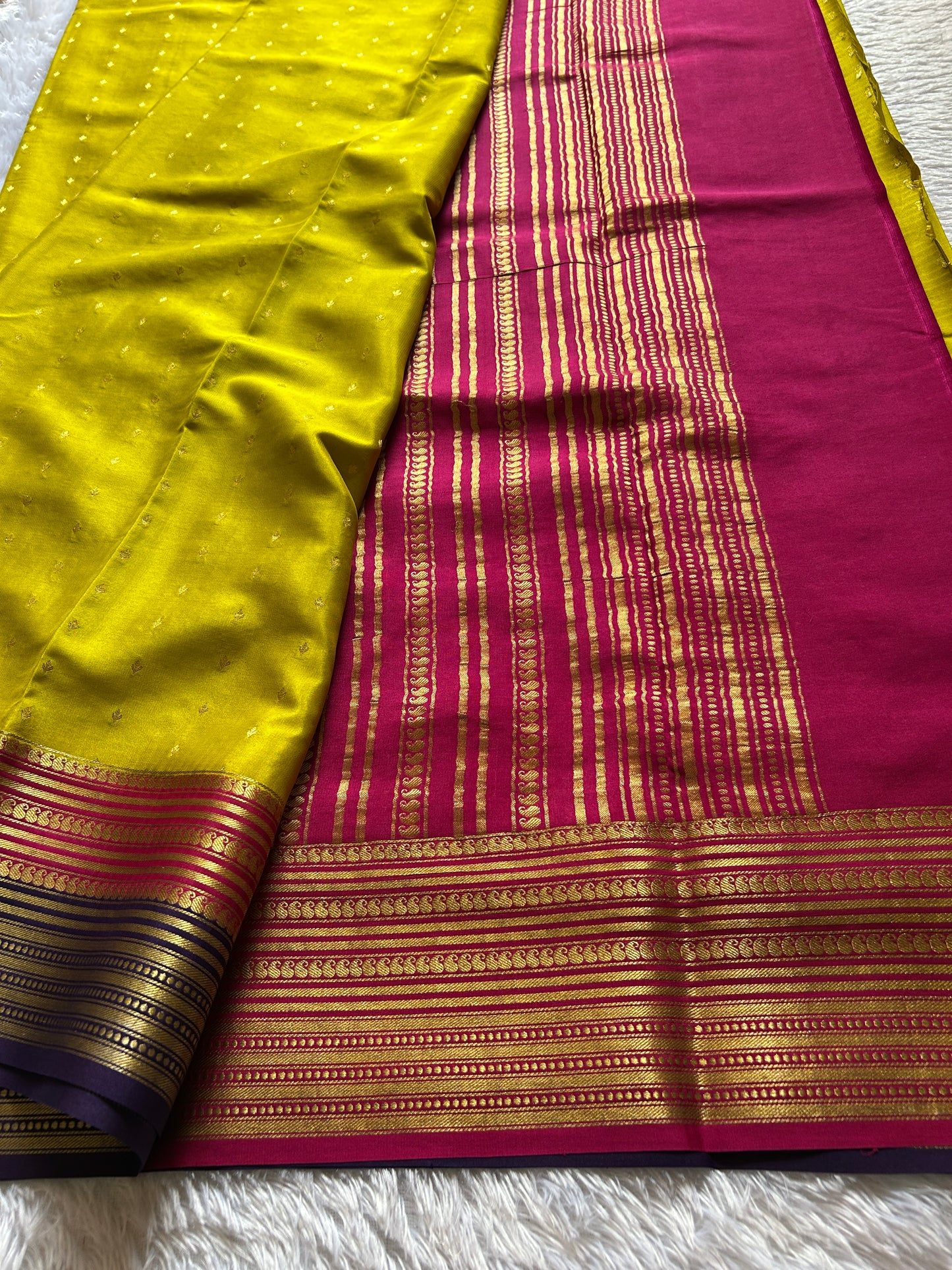 Manasa (3D) : Olive-pink-navy blue