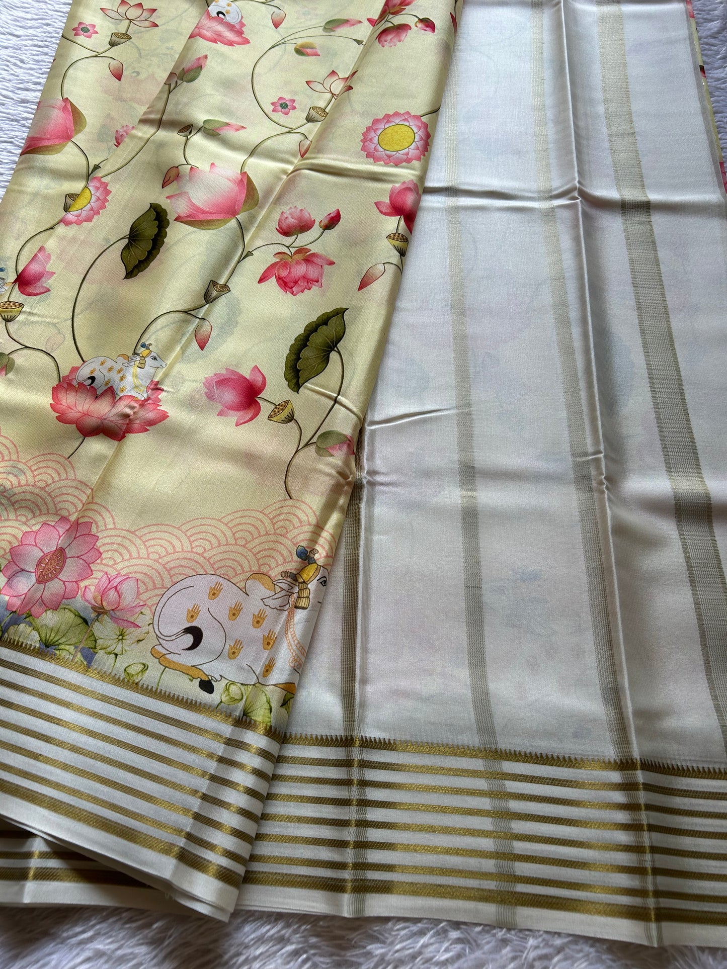 Kamala (2D) : Light yellow-off white