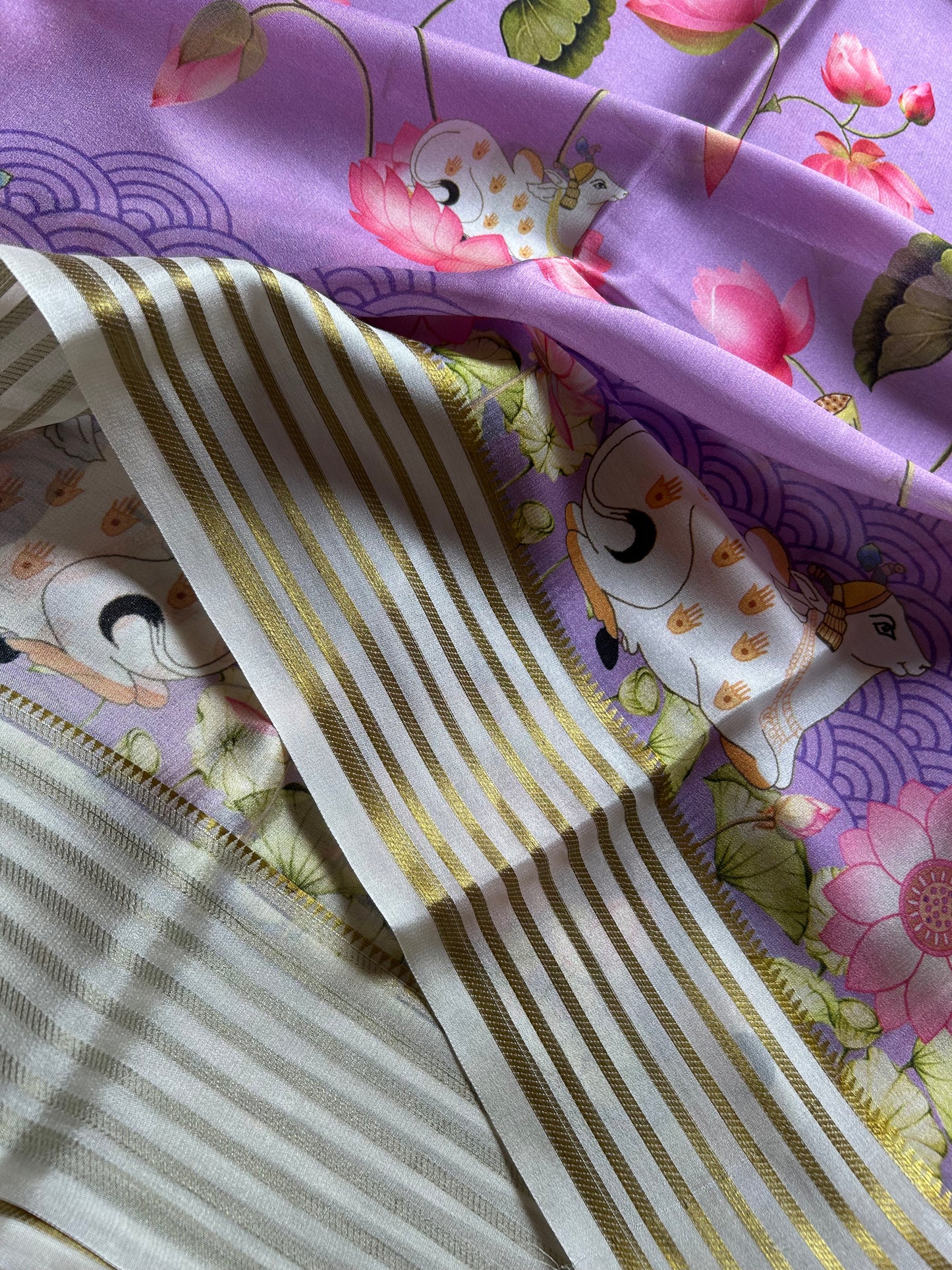 Kamala (2D) : Lavender-off white