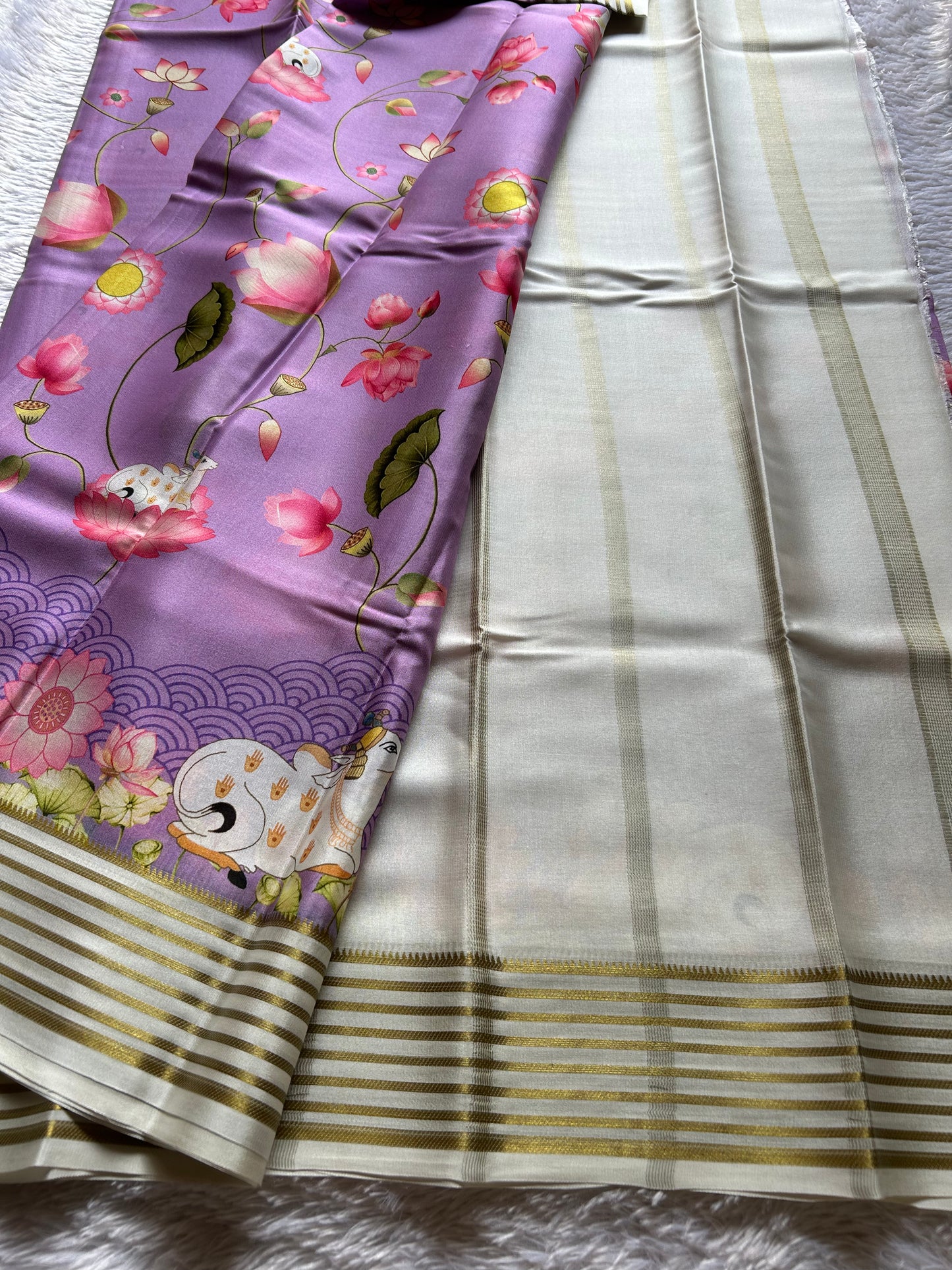 Kamala (2D) : Lavender-off white