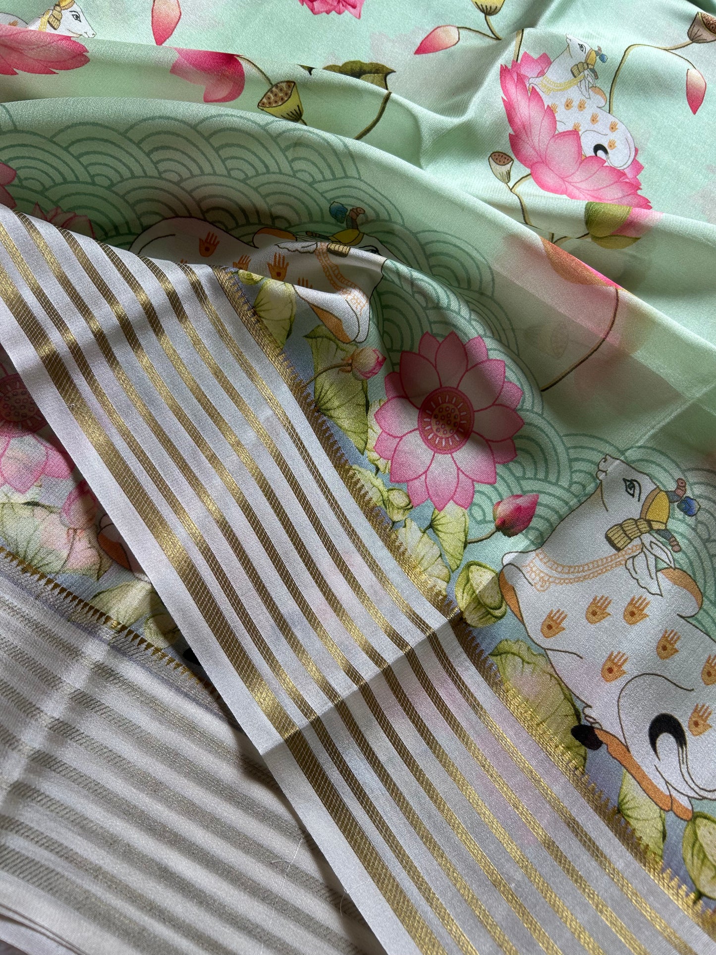 Kamala (2D) : Mint green-off white