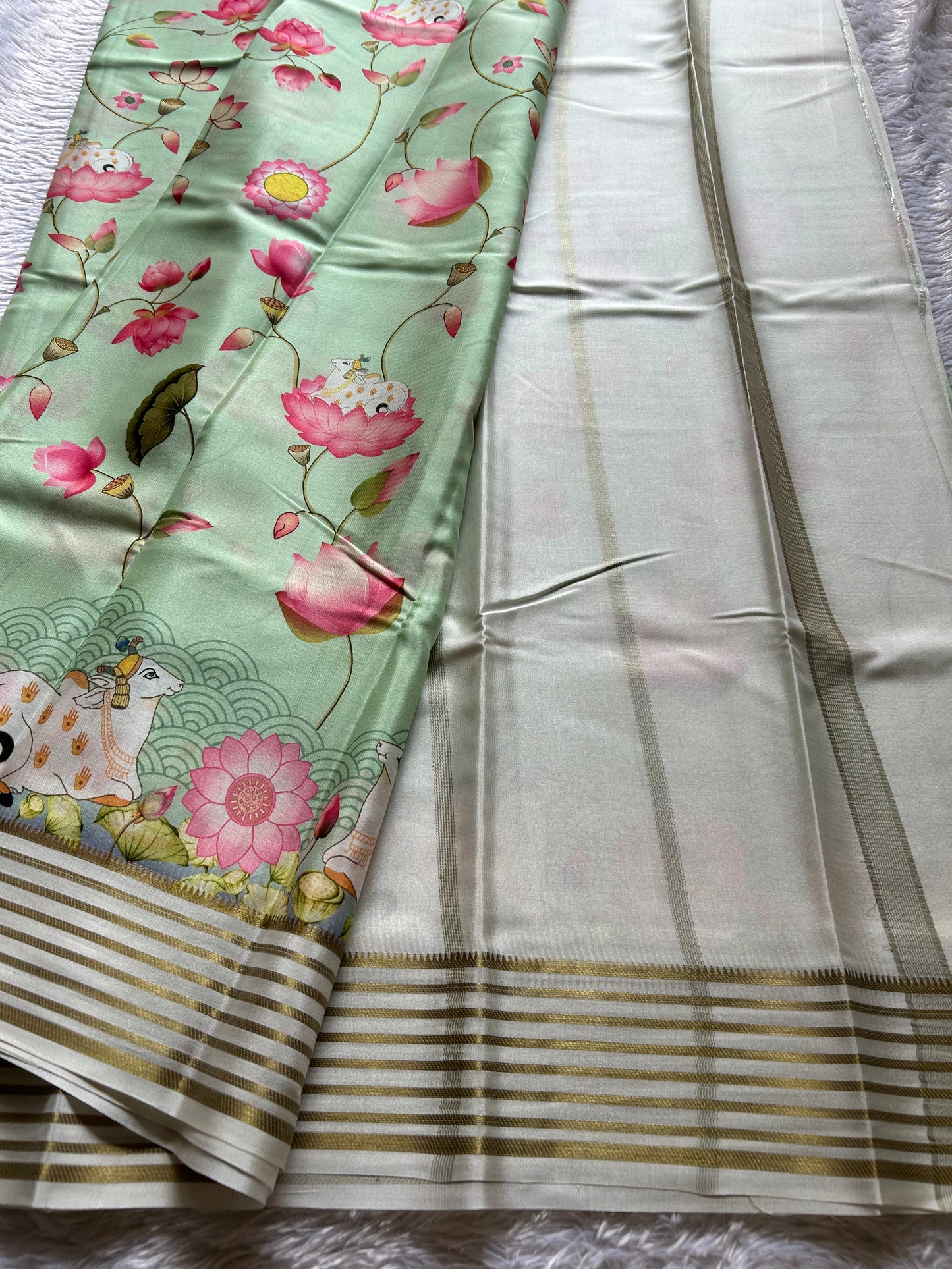 Kamala (2D) : Mint green-off white