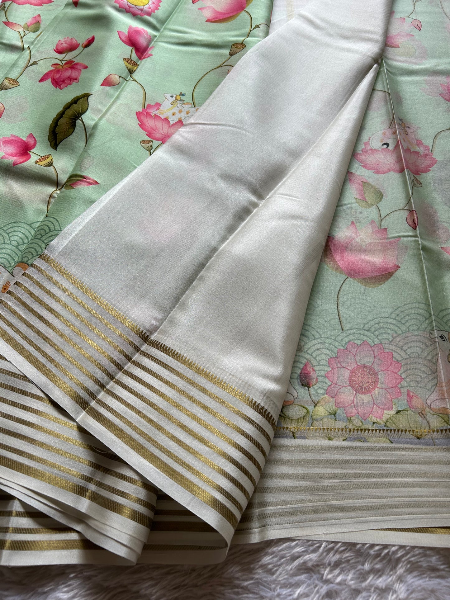 Kamala (2D) : Mint green-off white