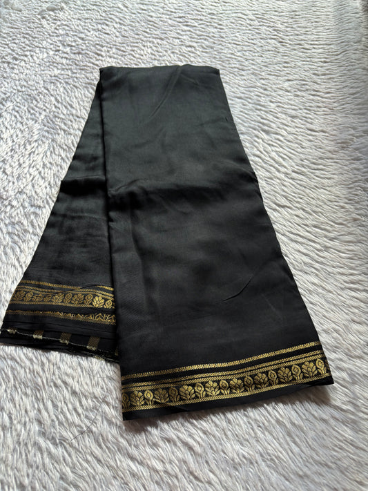 SS140 : Solid Black