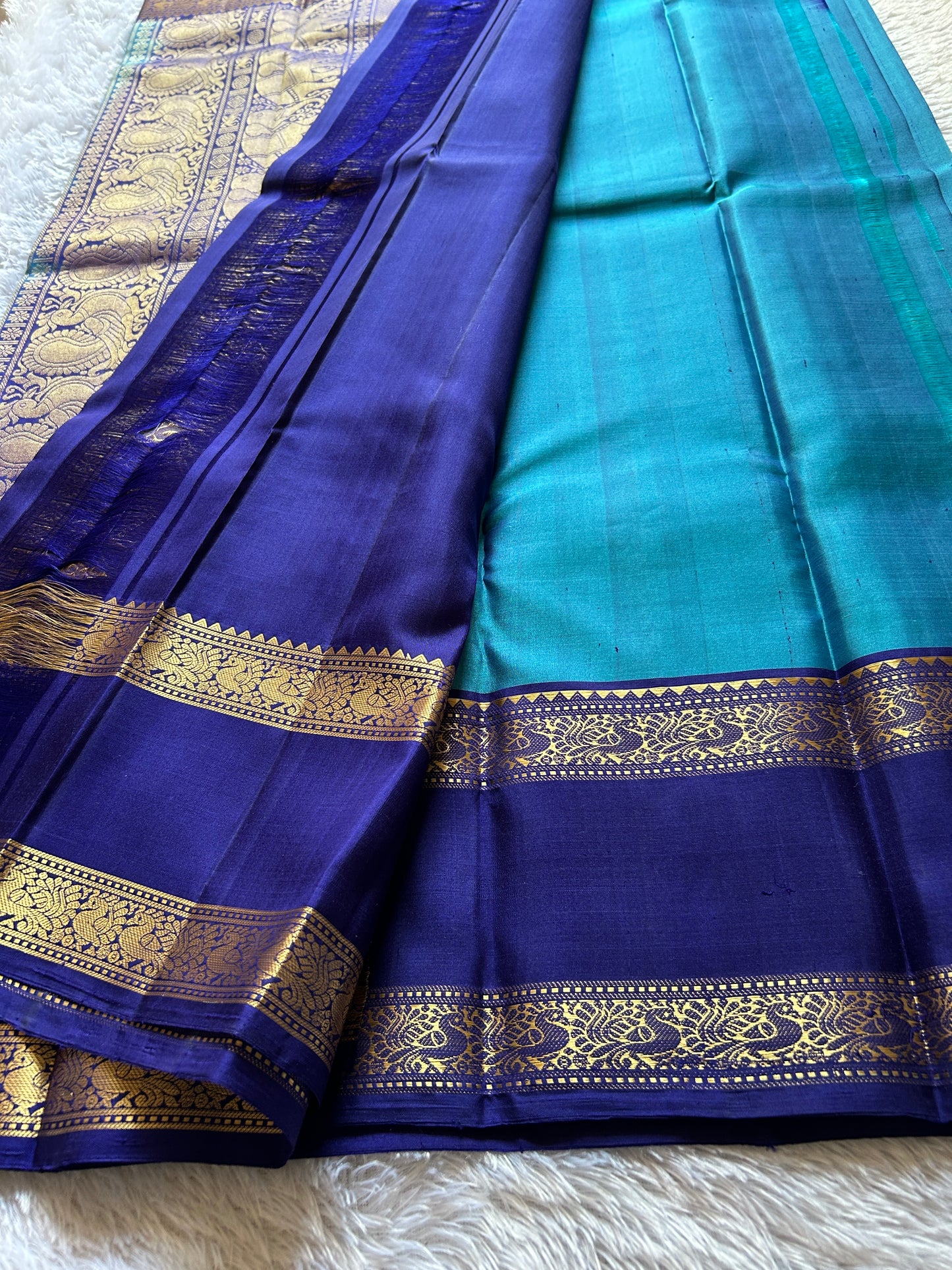 Lakshmi (2D) : Ananda blue-navy blue
