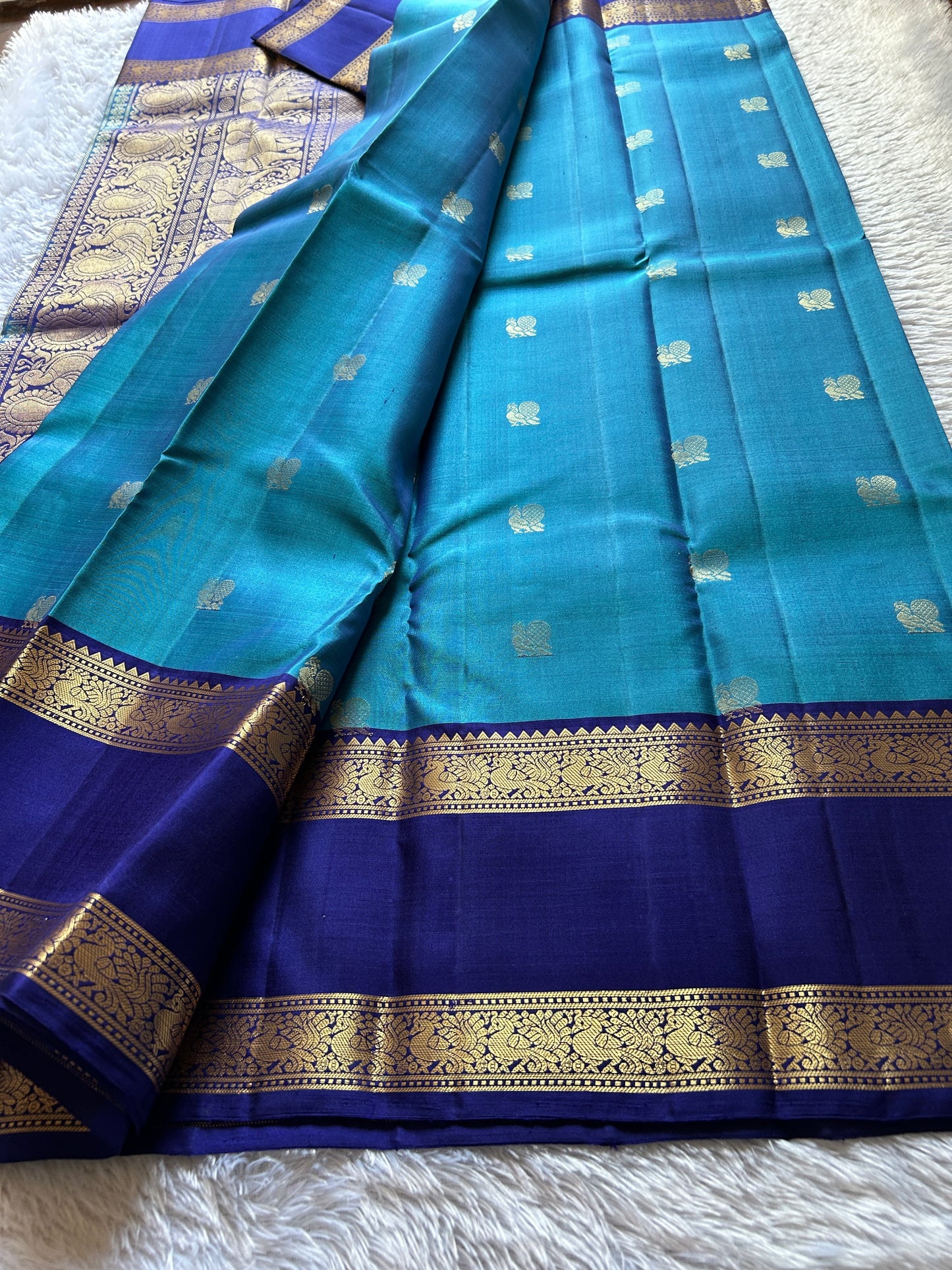 Lakshmi (2D) : Ananda blue-navy blue