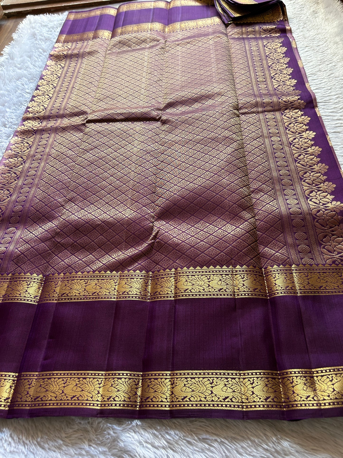 Lakshmi (2D) : Mauve-wine