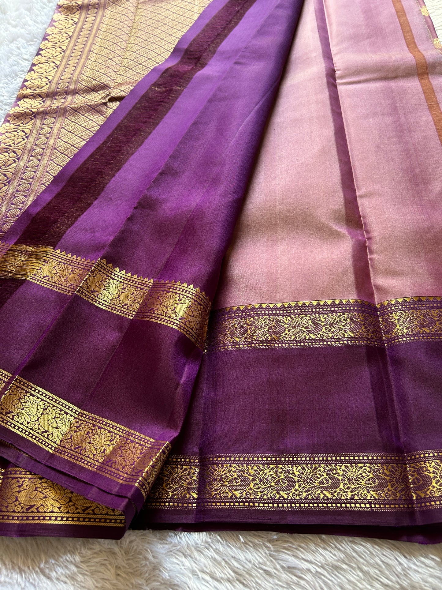 Lakshmi (2D) : Mauve-wine