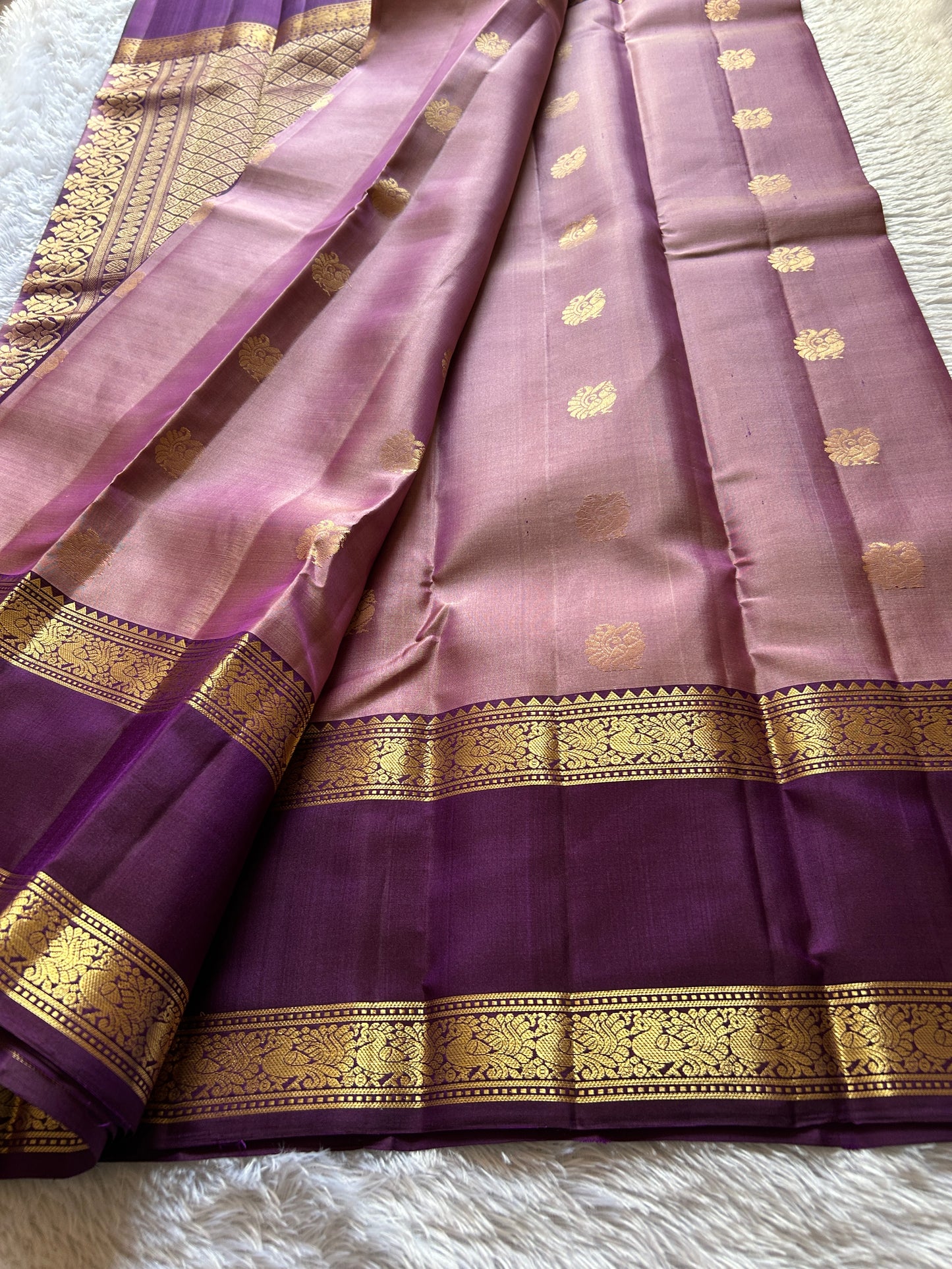 Lakshmi (2D) : Mauve-wine