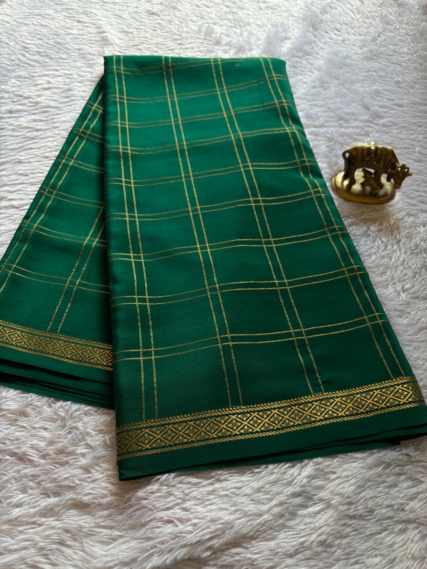 Vaibhavi : Solid Bottle green
