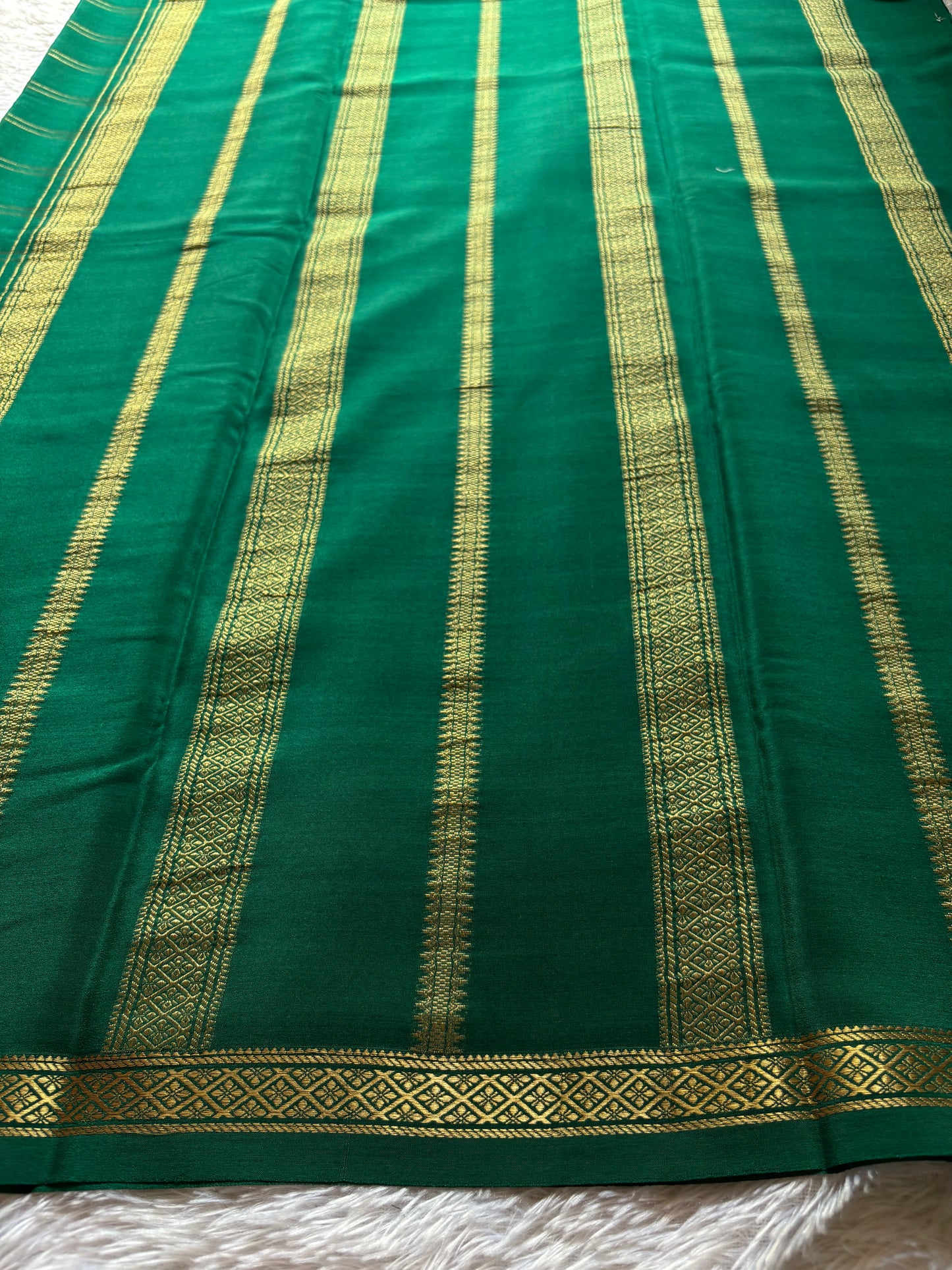 Vaibhavi : Solid Bottle green