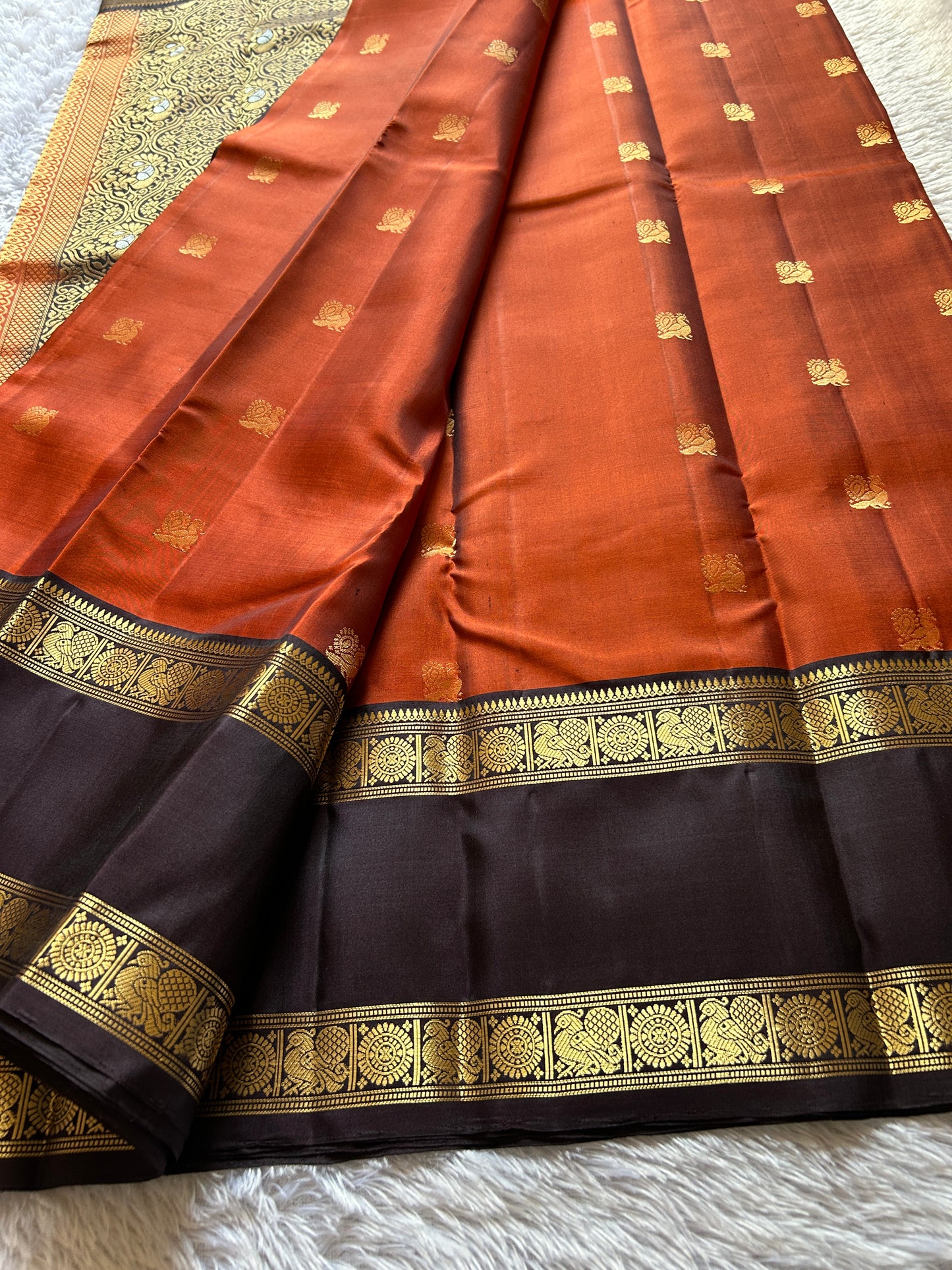 Lakshmi (2D) : Rust-black