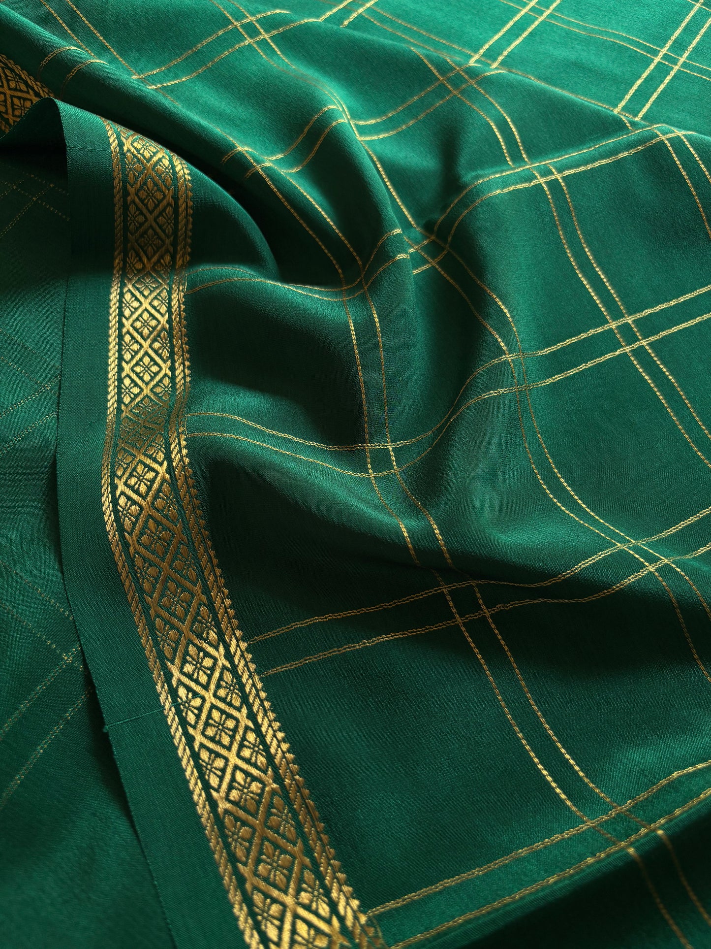 Vaibhavi : Solid Bottle green