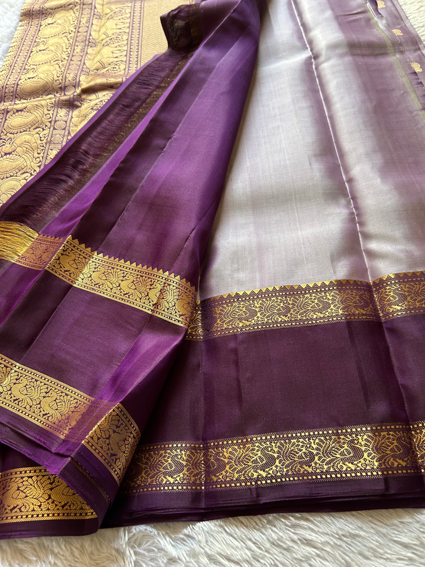 Lakshmi (2D) : Silver-wine
