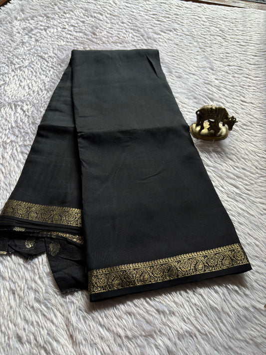 SS139 : Solid Black
