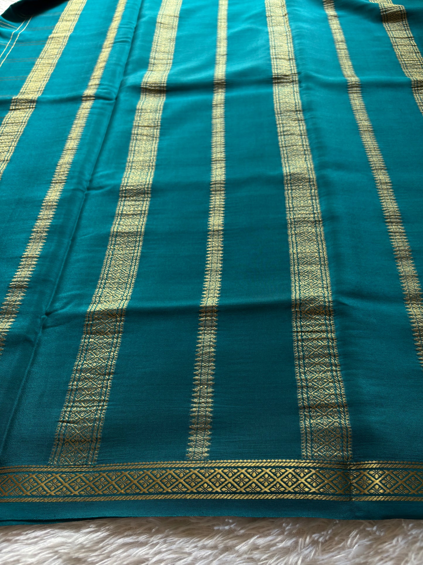 Vaibhavi : Solid Teal blue