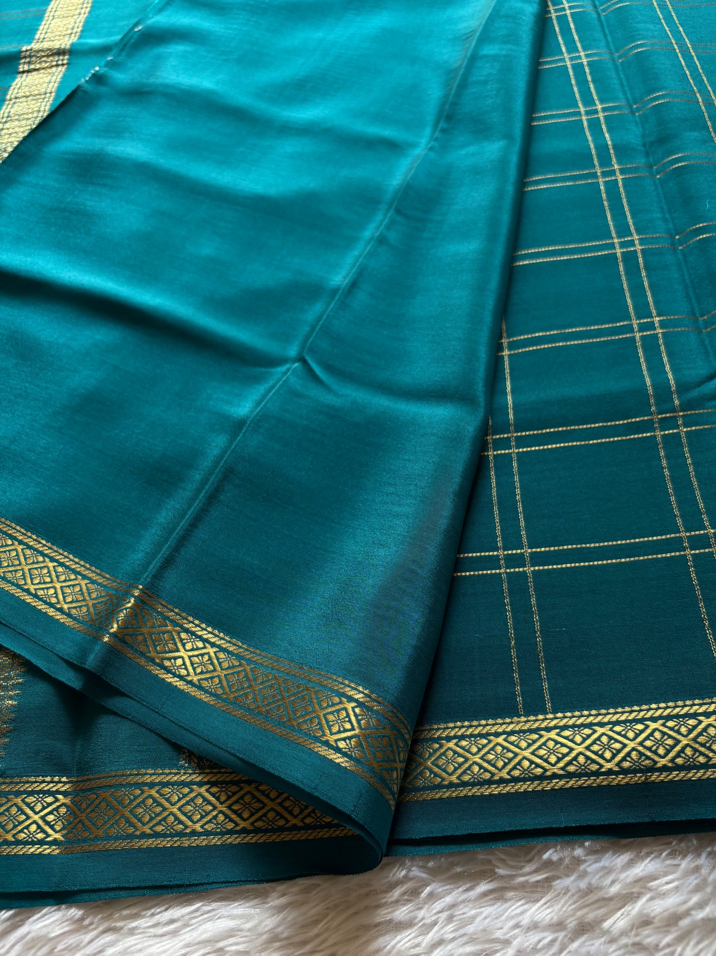 Vaibhavi : Solid Teal blue