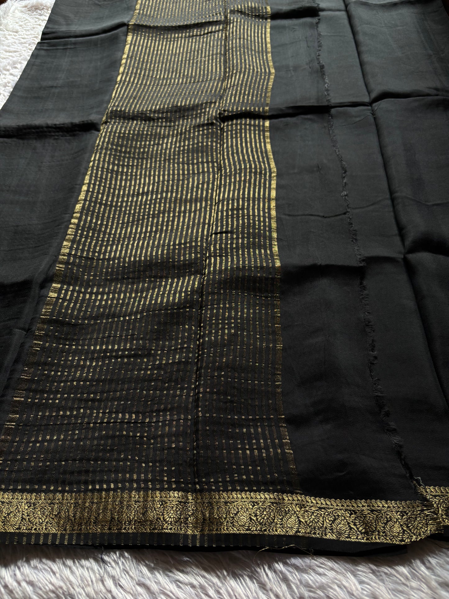 SS139 : Solid Black