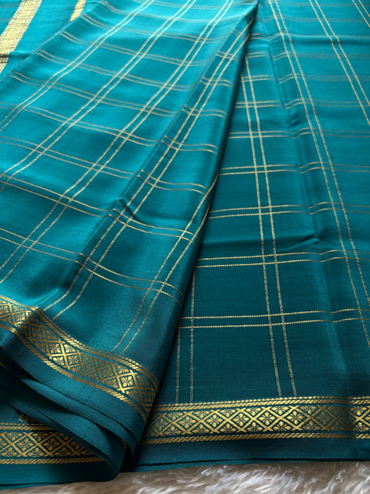Vaibhavi : Solid Teal blue