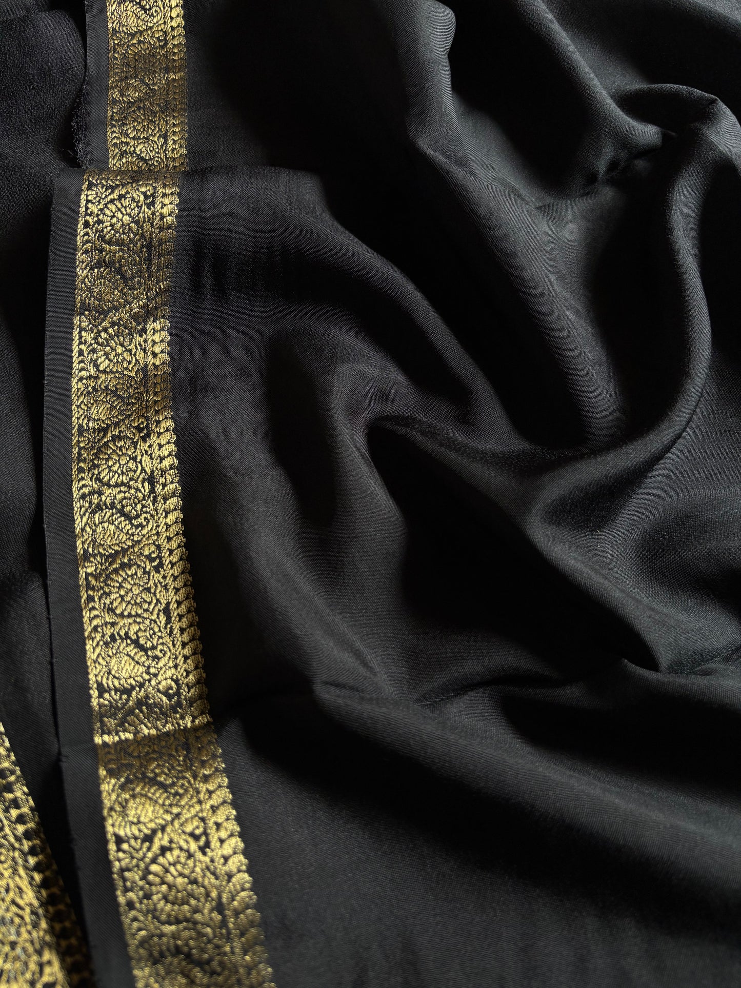 SS139 : Solid Black