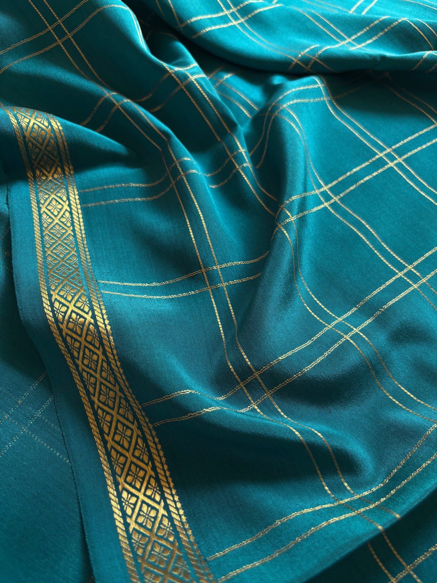 Vaibhavi : Solid Teal blue