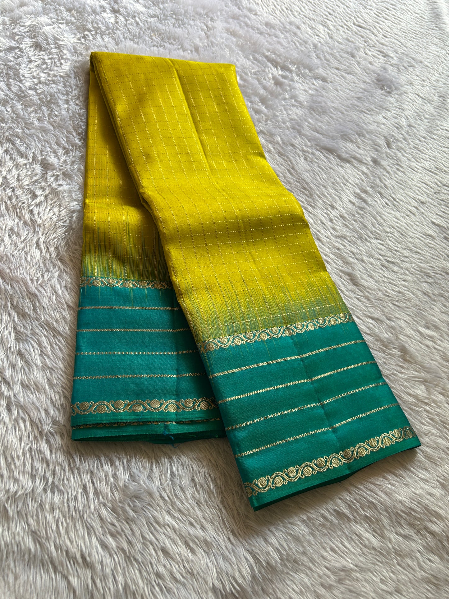Parvathi (2D) : Lemon yellow-rama green