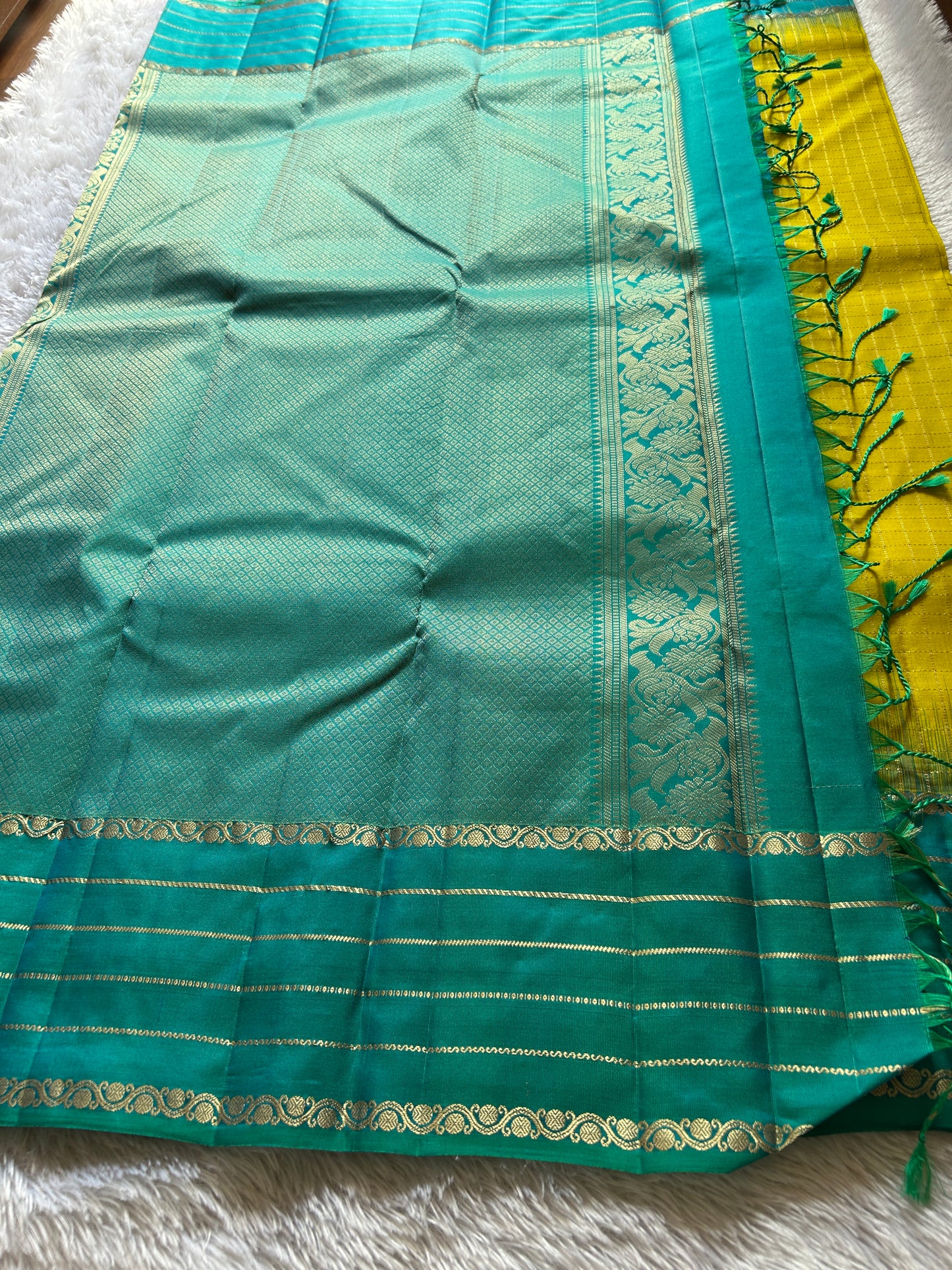 Parvathi (2D) : Lemon yellow-rama green