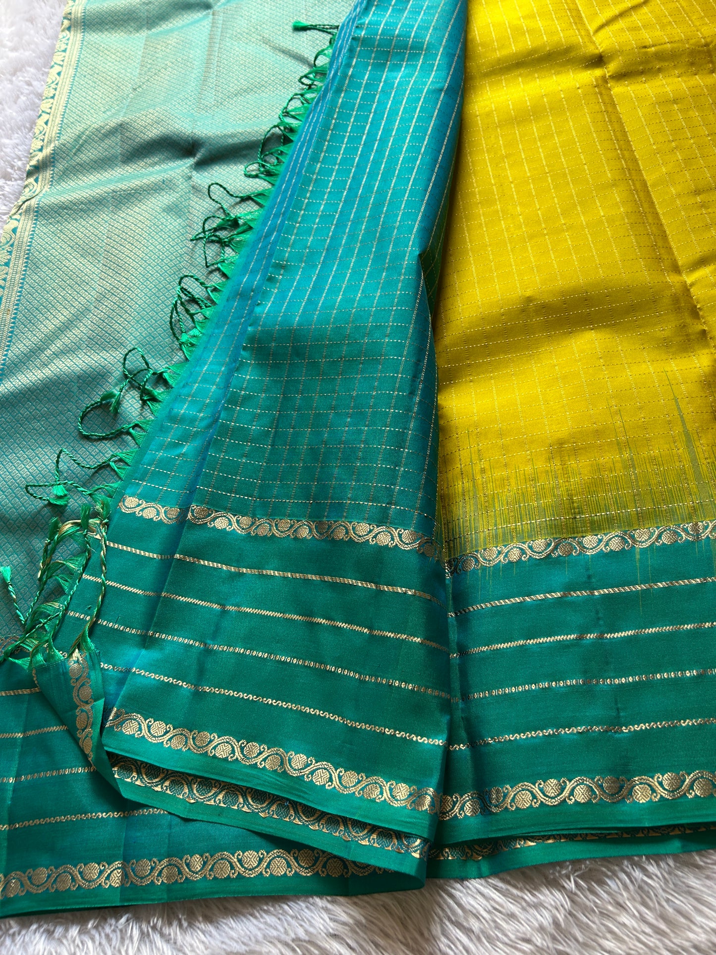 Parvathi (2D) : Lemon yellow-rama green