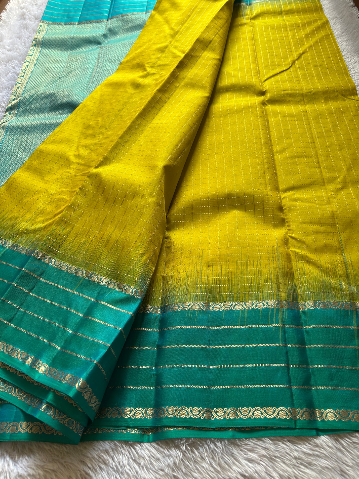 Parvathi (2D) : Lemon yellow-rama green