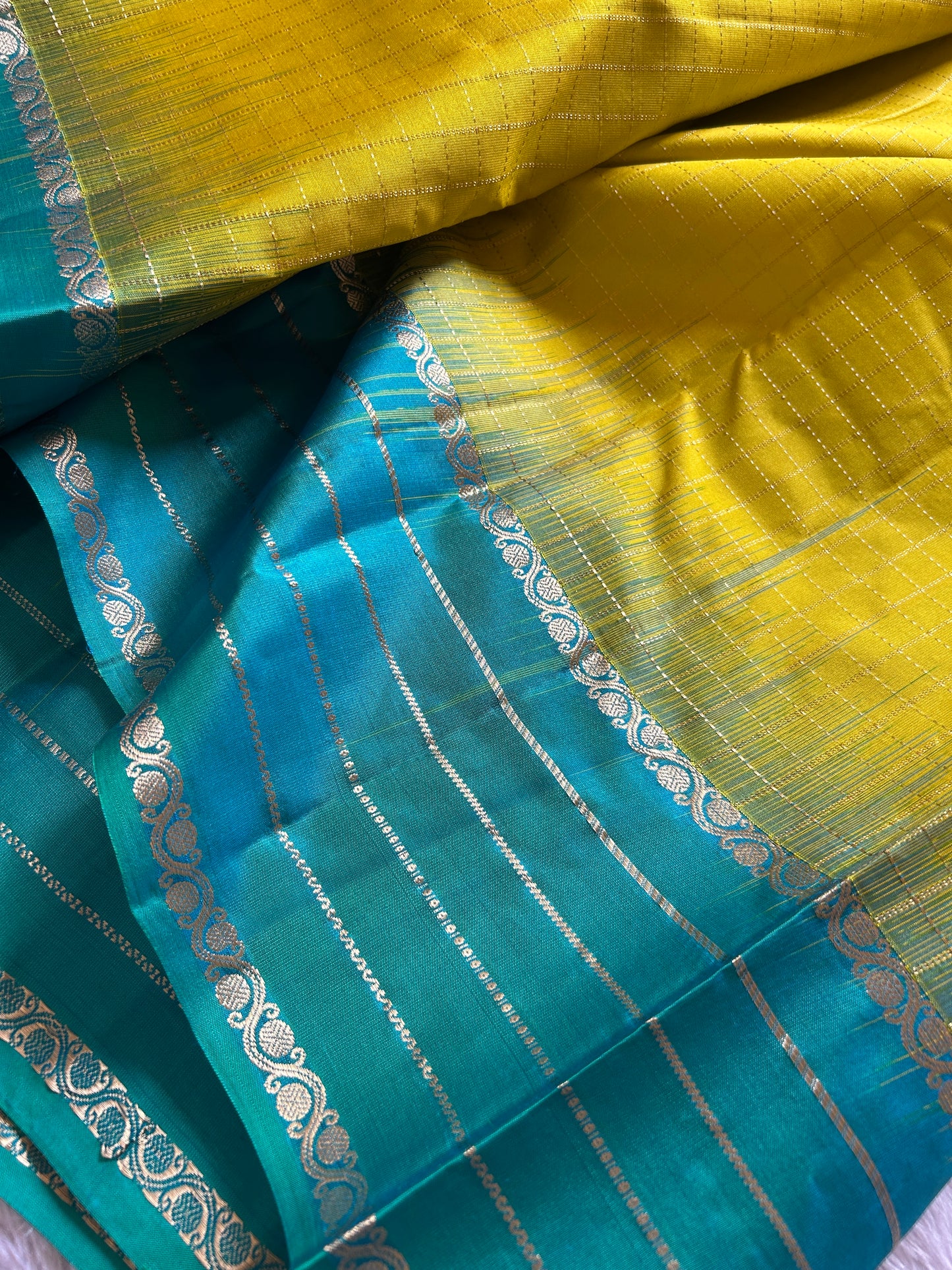 Parvathi (2D) : Lemon yellow-rama green