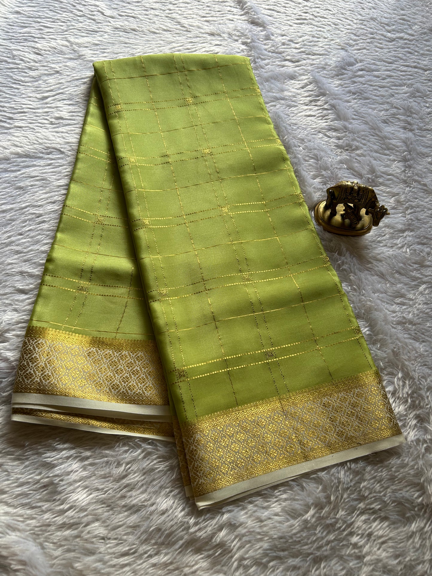 Varsha (2D) : Pista green-off white