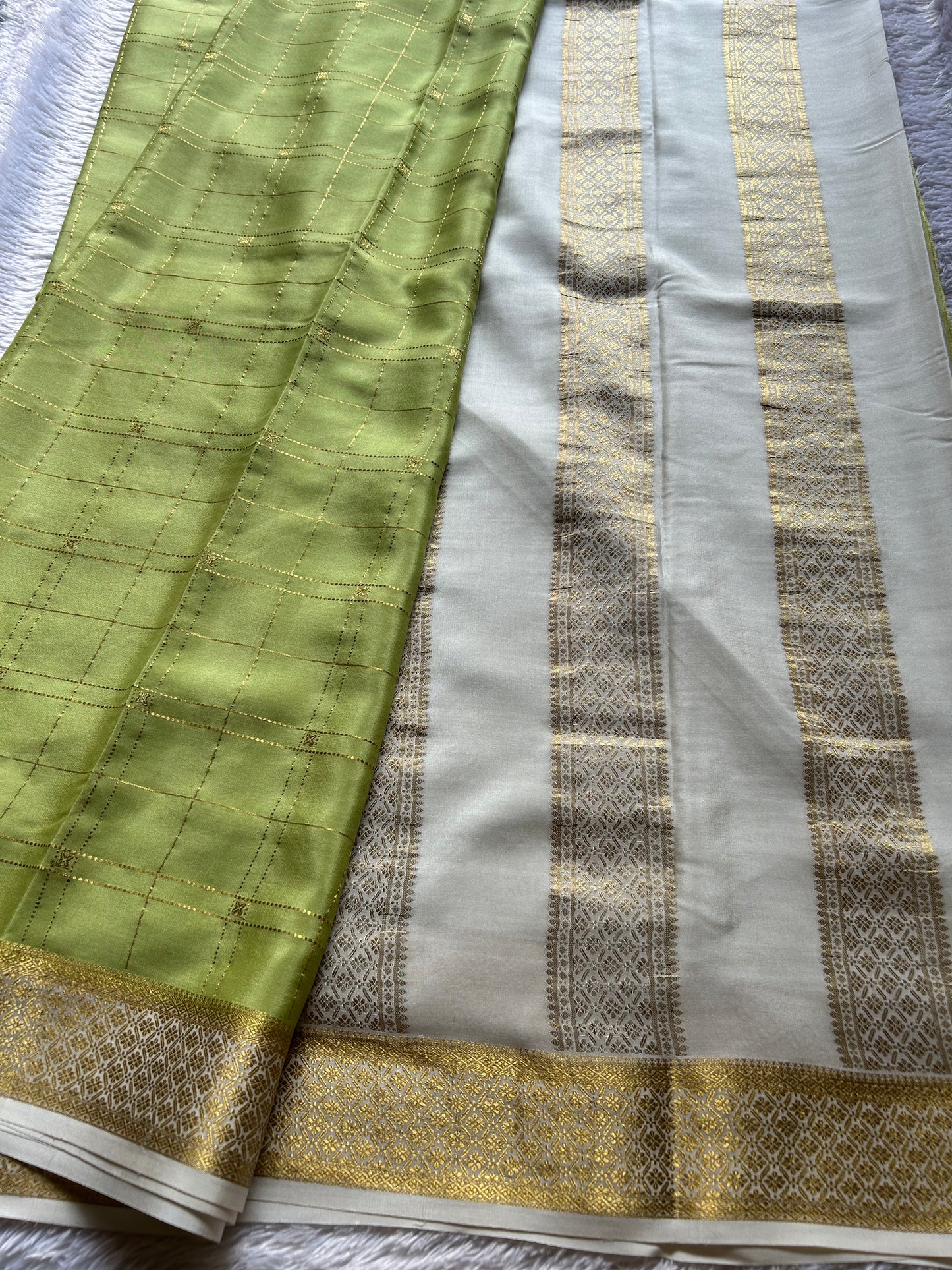 Varsha (2D) : Pista green-off white