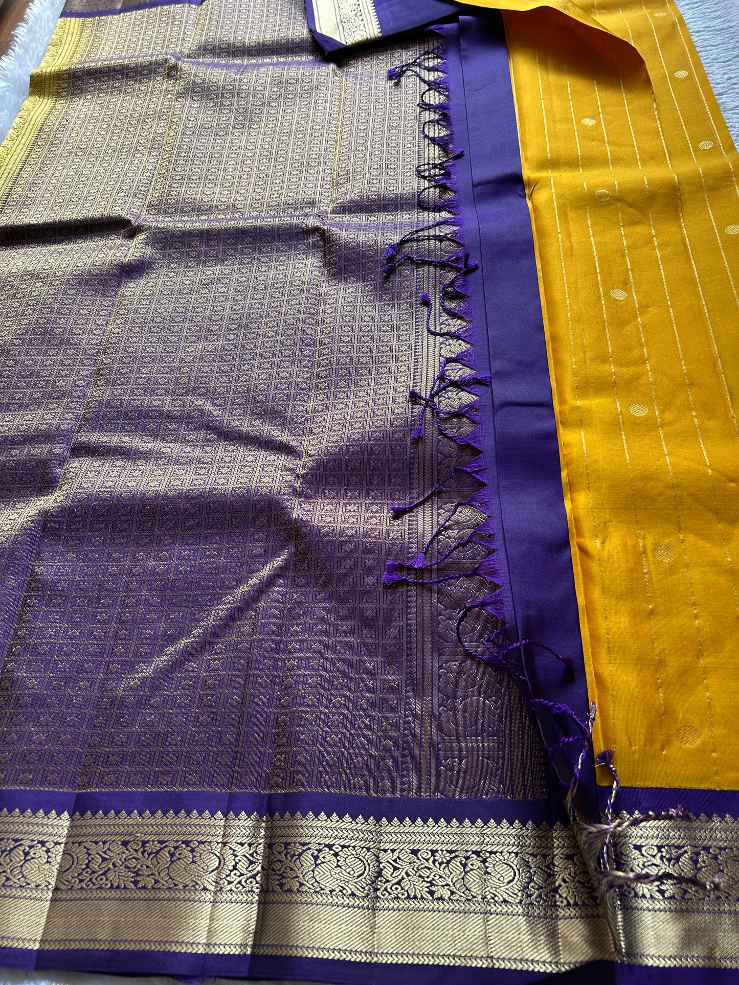 Rudra (2D) : Golden yellow-navy blue
