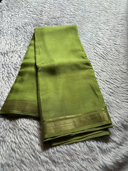 SS138 : Solid Pista green