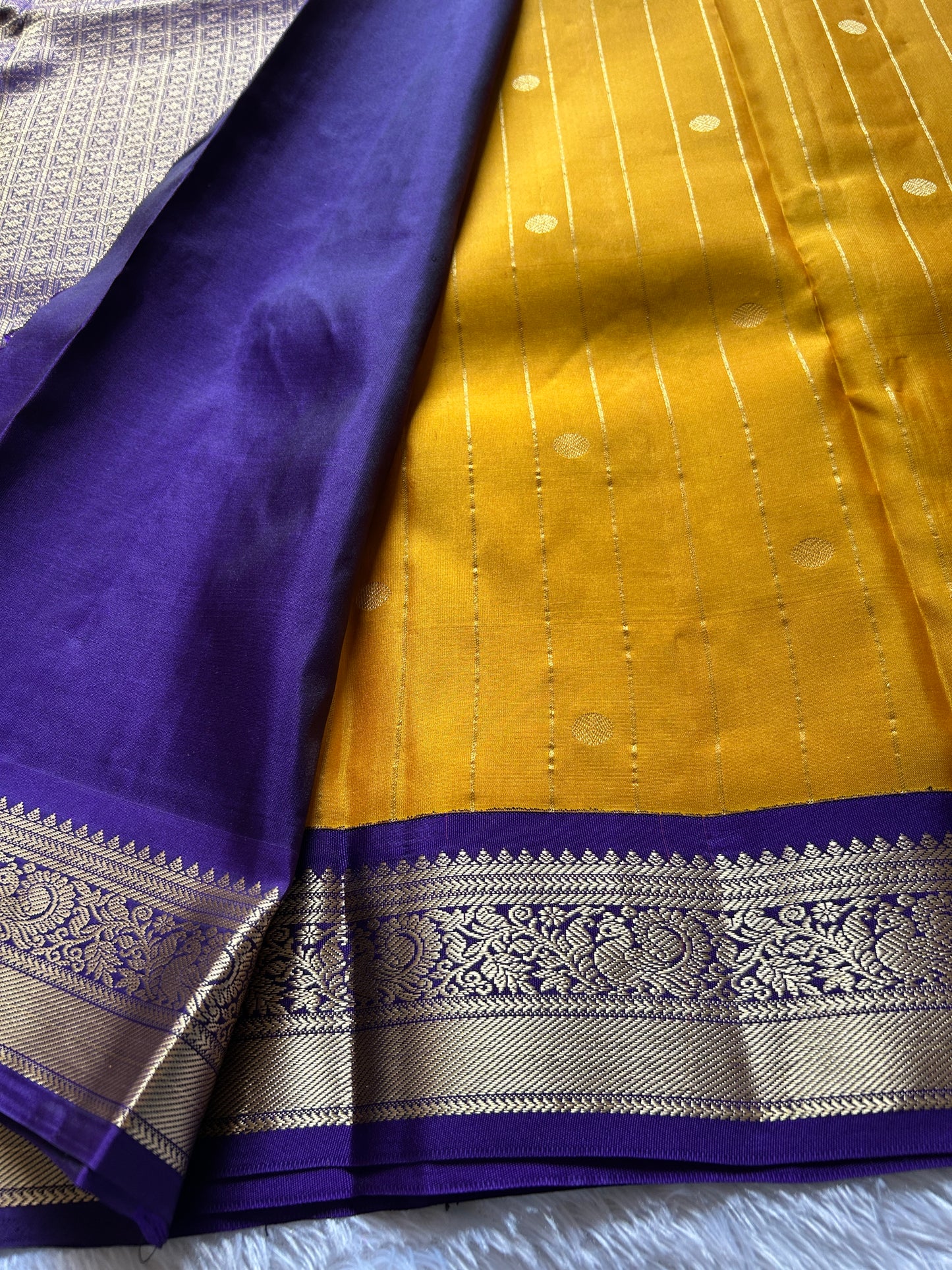 Rudra (2D) : Golden yellow-navy blue
