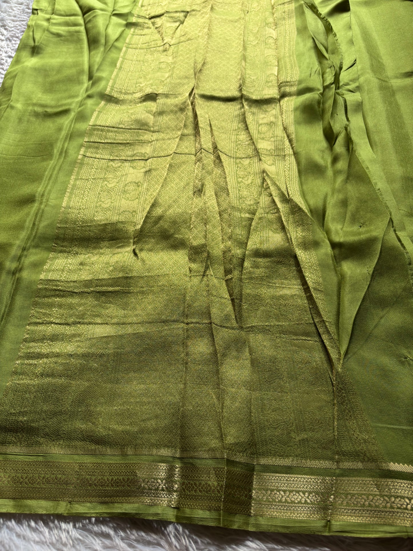 SS138 : Solid Pista green