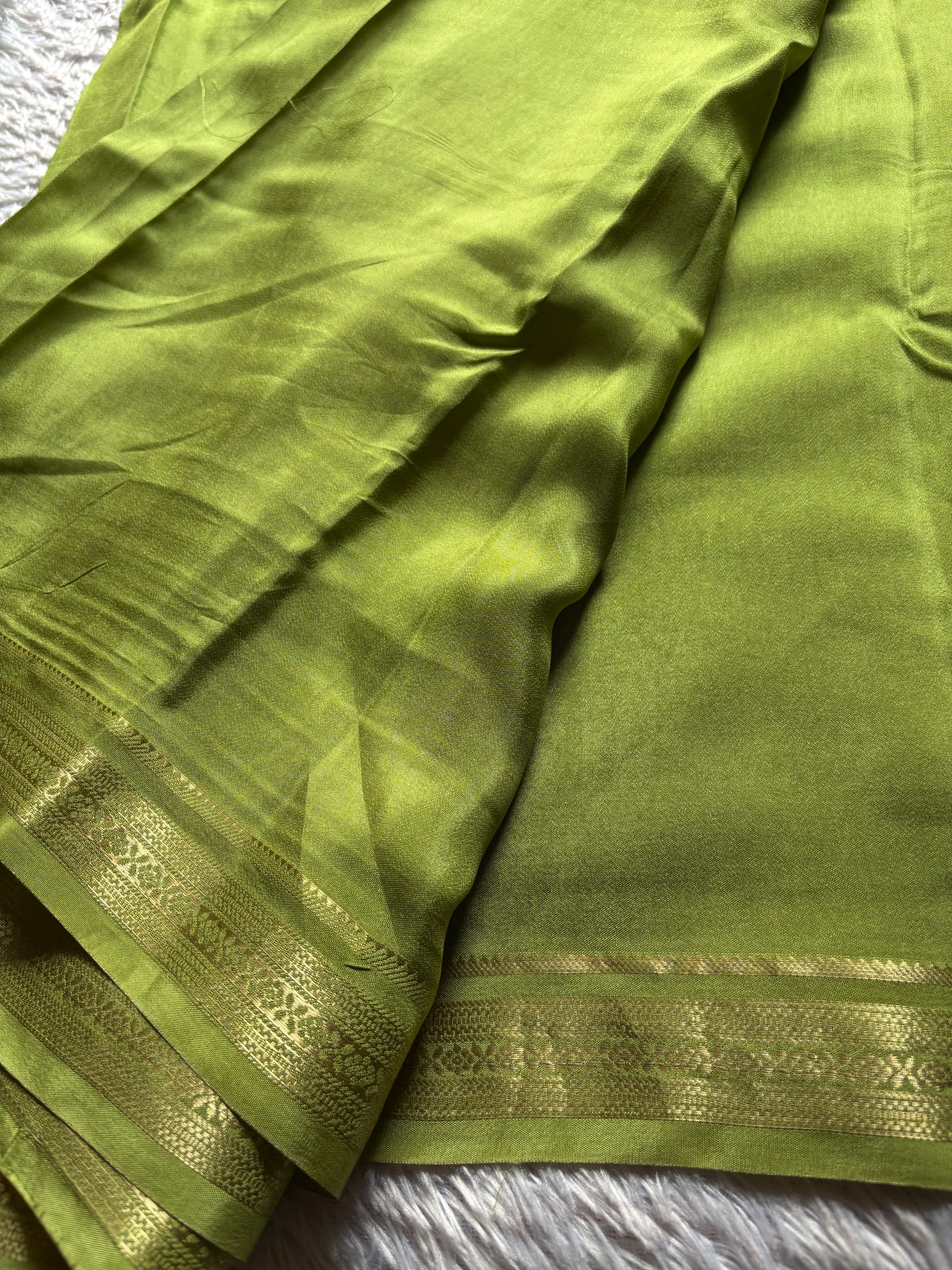 SS138 : Solid Pista green